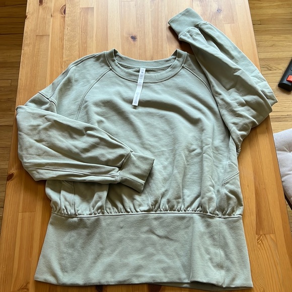 Lululemon “Hugged-Waist” Pullover Sweatshirt. New without tags. - Picture 3 of 7